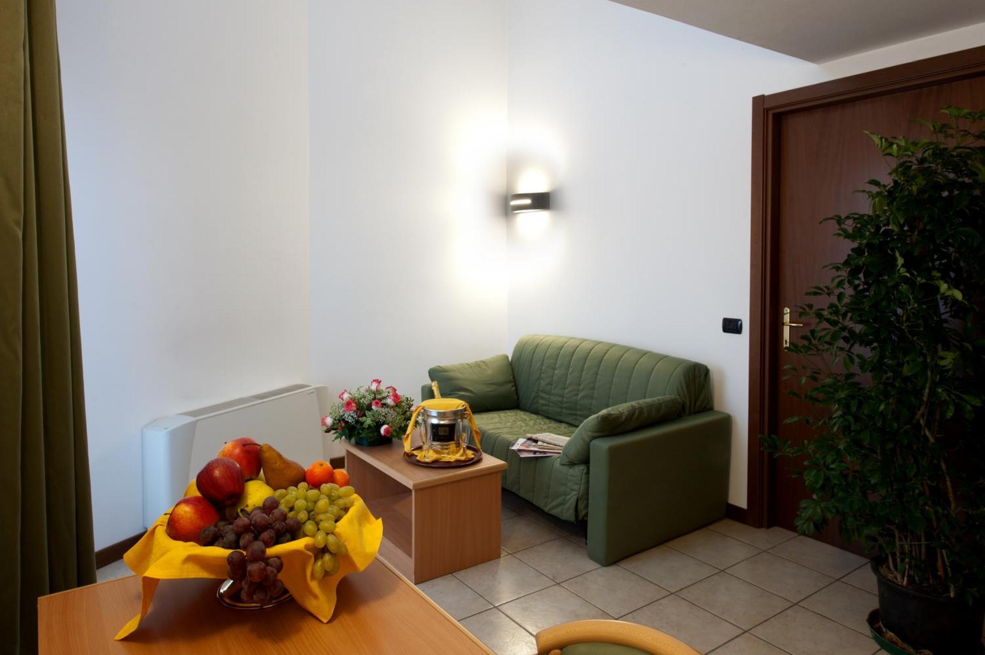 Hotel Roma Cassano Magnago エクステリア 写真