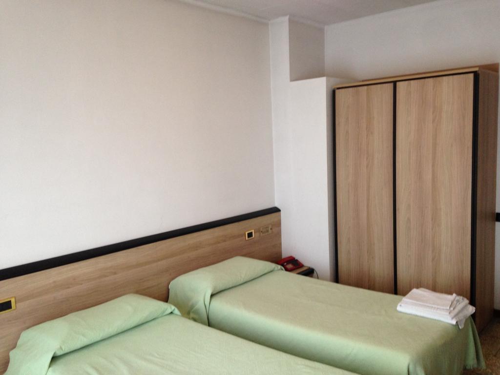 Hotel Roma Cassano Magnago エクステリア 写真