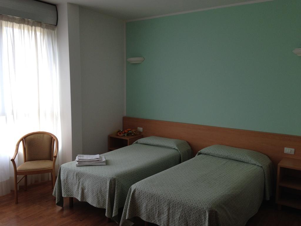 Hotel Roma Cassano Magnago エクステリア 写真