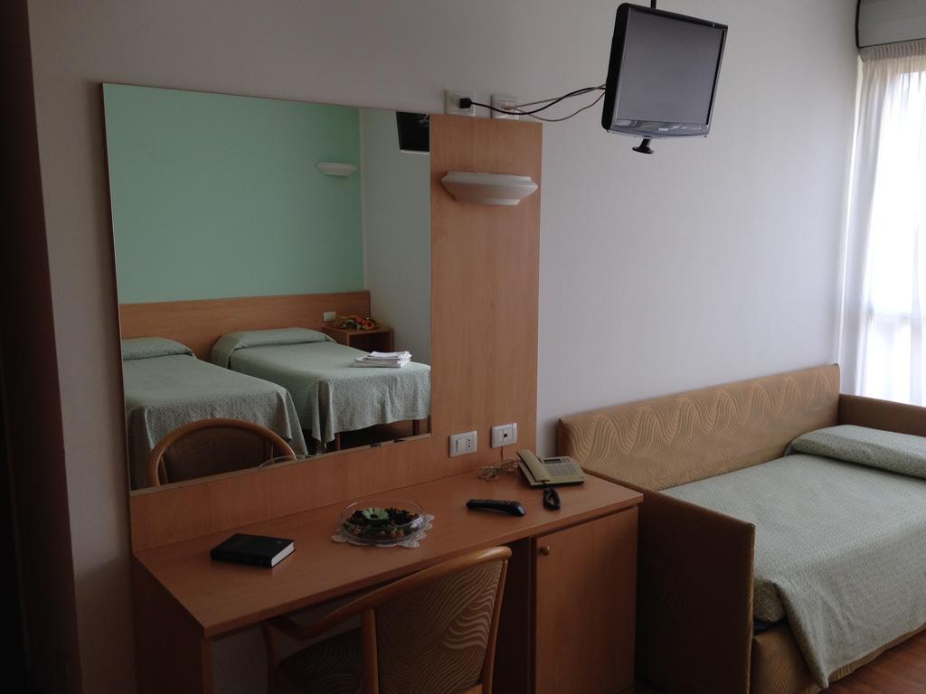 Hotel Roma Cassano Magnago エクステリア 写真