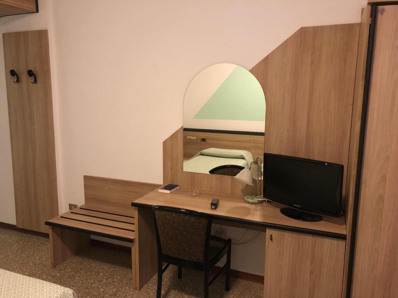 Hotel Roma Cassano Magnago エクステリア 写真