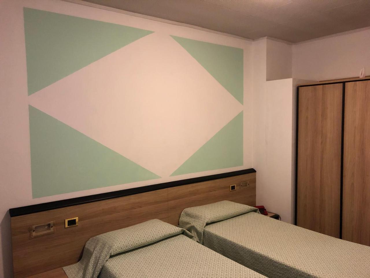 Hotel Roma Cassano Magnago エクステリア 写真